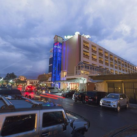 Leon Hotel Kinshasa Exteriör bild