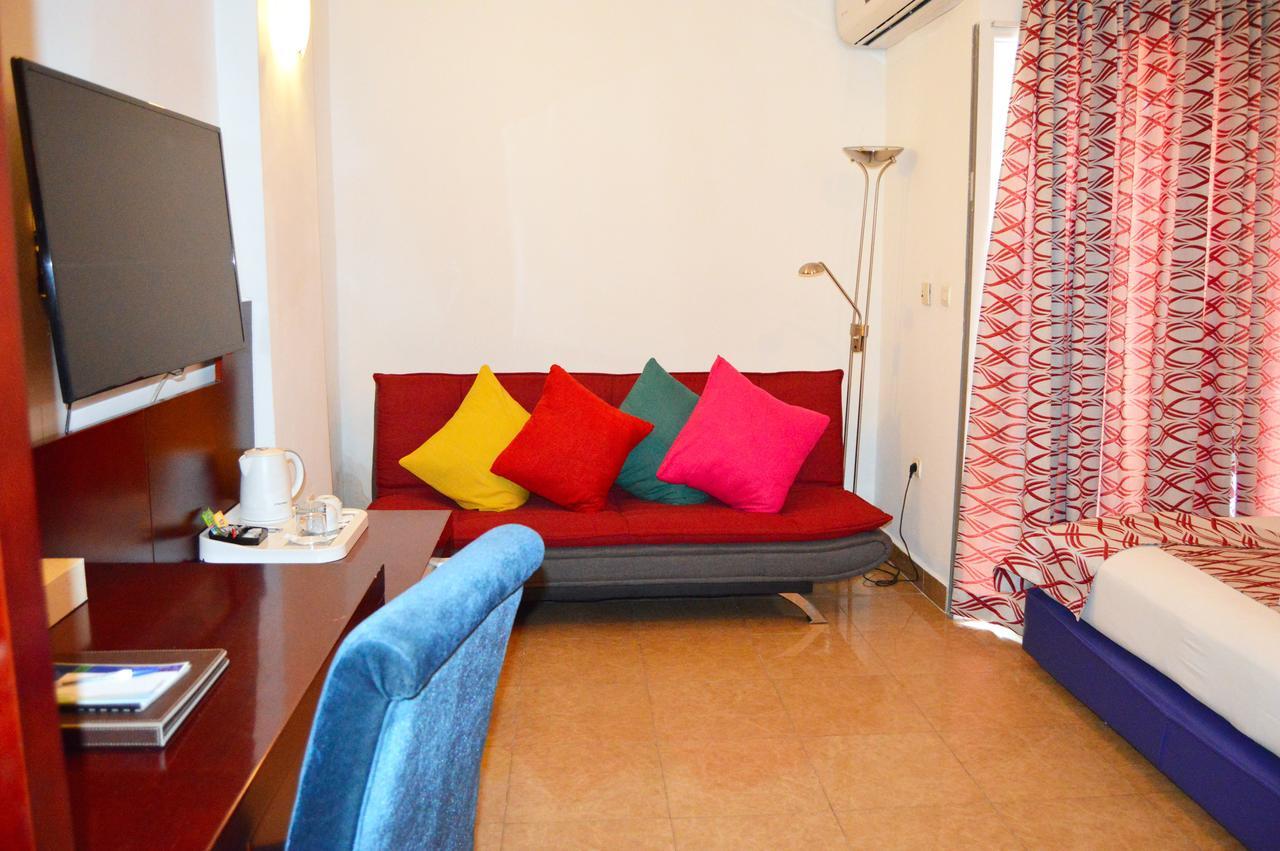 Leon Hotel Kinshasa Exteriör bild